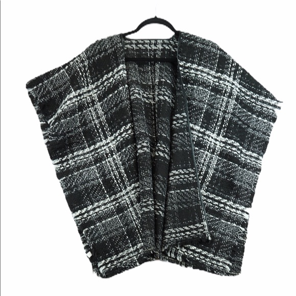 NWT Plaid Ruana Shawl Poncho - Picture 2 of 3
